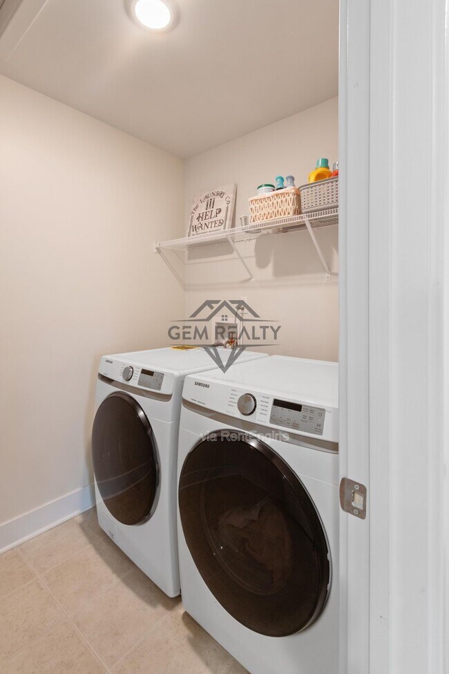 Building Photo - 102 Monroe St