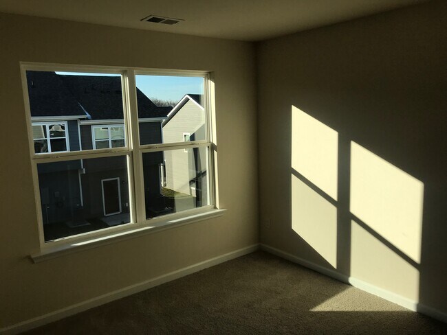 Building Photo - 8079 Logan Dr