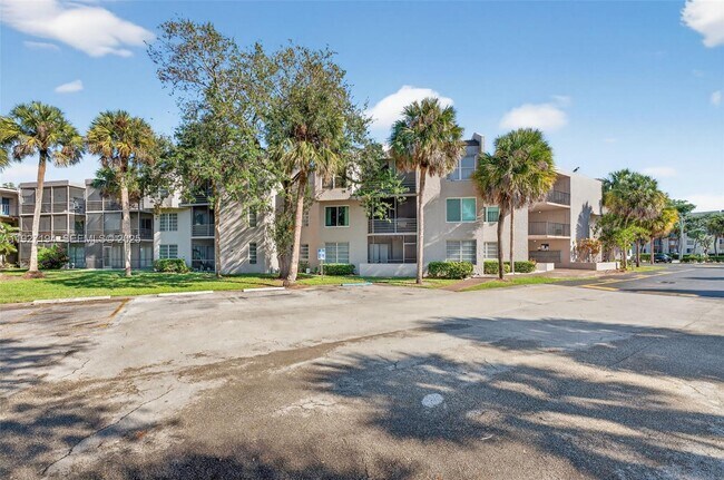 Building Photo - 3100 Riverside Dr