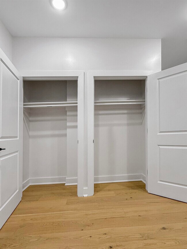 Building Photo - 185 Mallory Ave