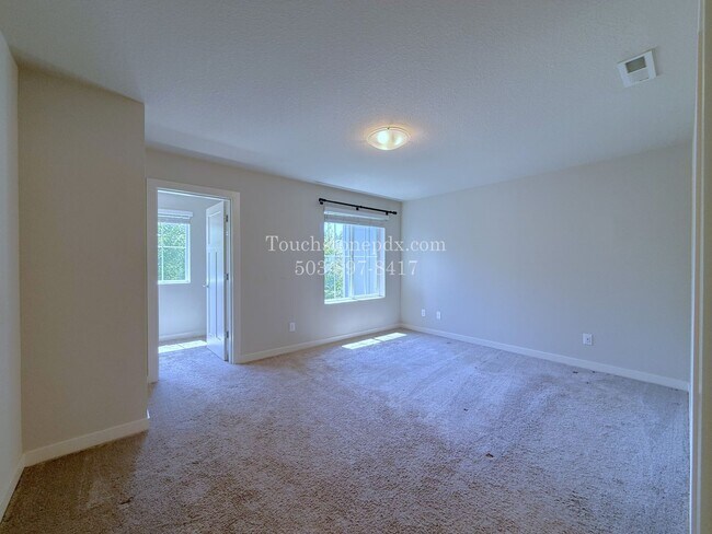 Building Photo - RECEIVE $500 OFF! READY NOW! CALL TODAY! Modern Hillsboro Townhome with AC, Electric Fireplace, a...