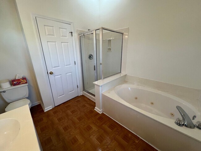 Building Photo - 1513 Clarendon Way