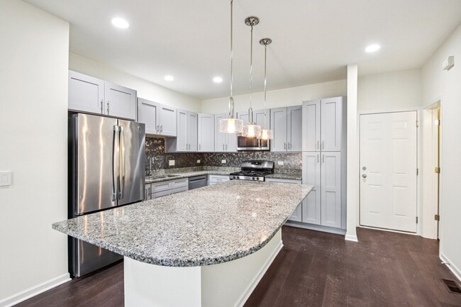 Building Photo - 905 Times Square Dr