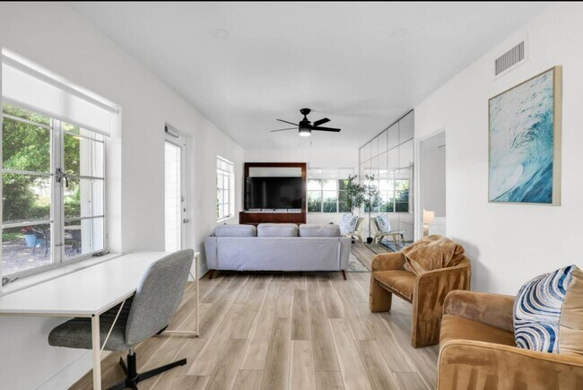 Building Photo - 320 Inlet Way