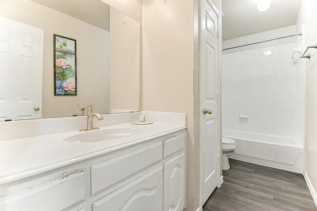 Building Photo - 5474 Golfside Dr