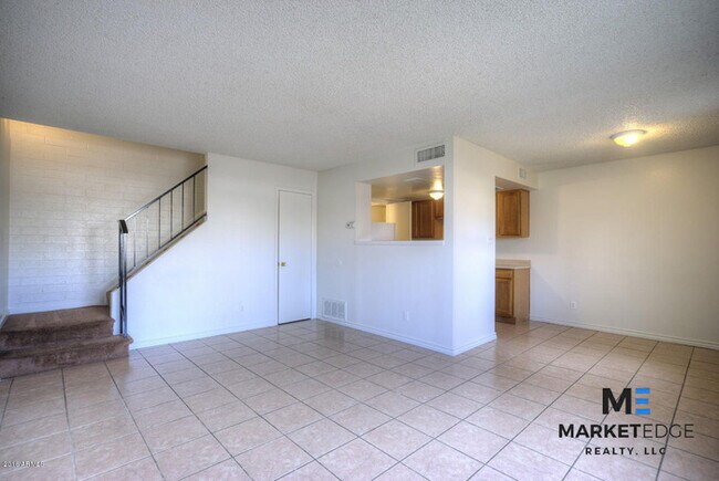 Building Photo - 2Bed/1Bath House at 48th/Broadway! JOIN TH...