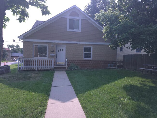 Building Photo - 896 18th St