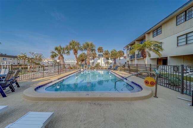 Building Photo - 11650 Capri Cir S