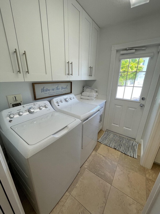 Building Photo - 2857 E Community Dr