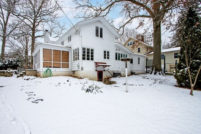 Building Photo - Two bedroom single-family home