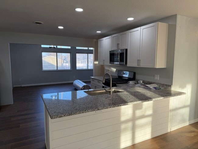 Building Photo - 1327 Bethany Ln