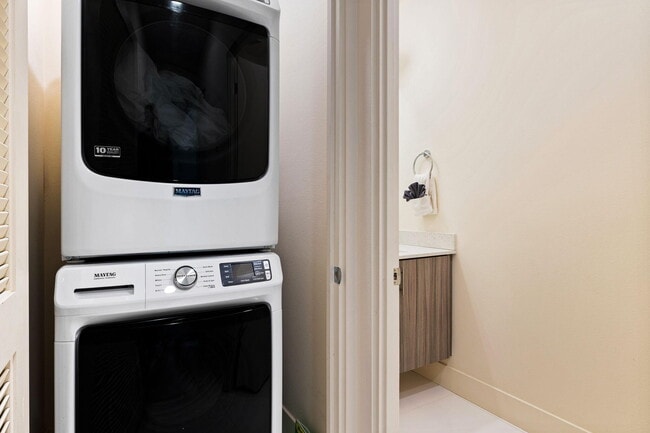 Building Photo - 191 The Riv