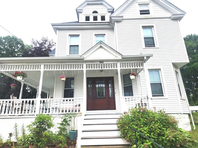 Building Photo - 360 Broad St