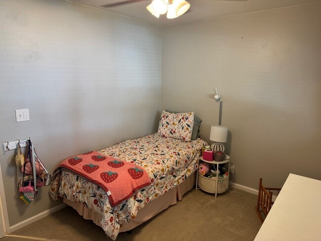 Building Photo - Gorgeous Updated 3 Bedroom in the heart of...