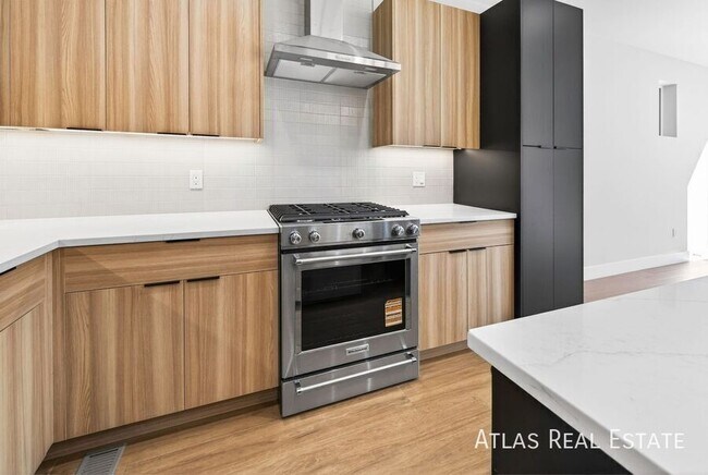 Building Photo - 830 Cherry St