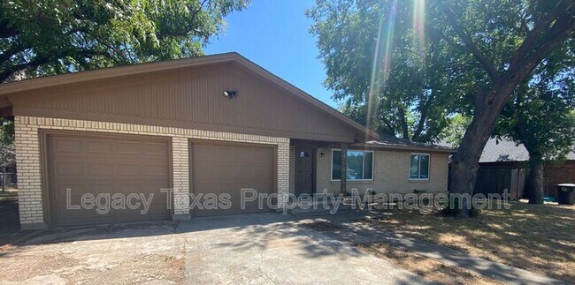 Building Photo - 211 S Nolan River Rd