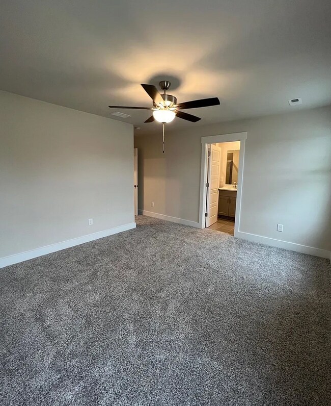 Building Photo - Desirable 3/2.5 Townhome Available Novembe...