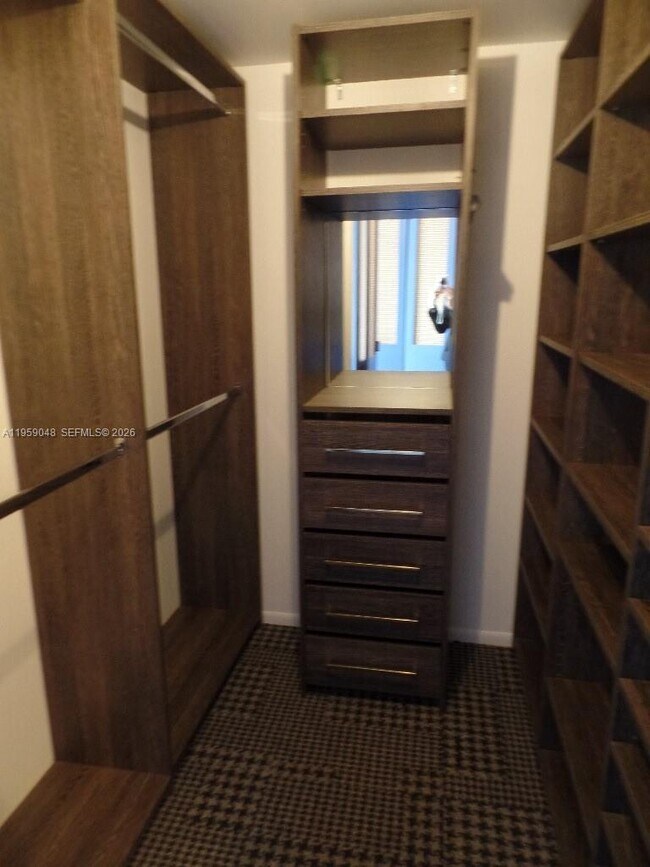 Building Photo - 6770 Indian Creek Dr