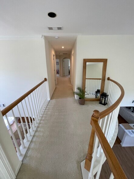 Building Photo - 2036 Londonberry Ct
