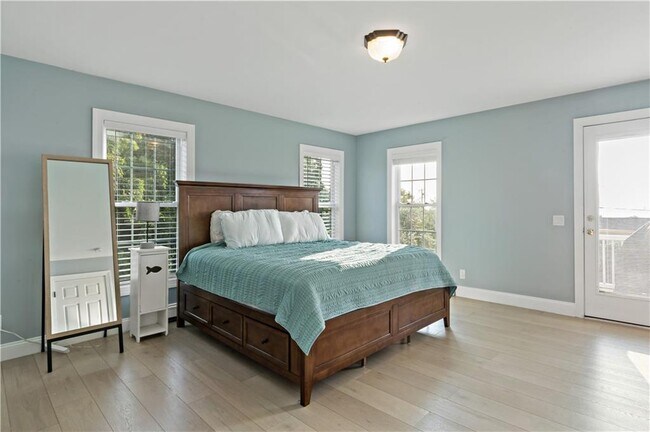 Building Photo - 11 Defelice Rd