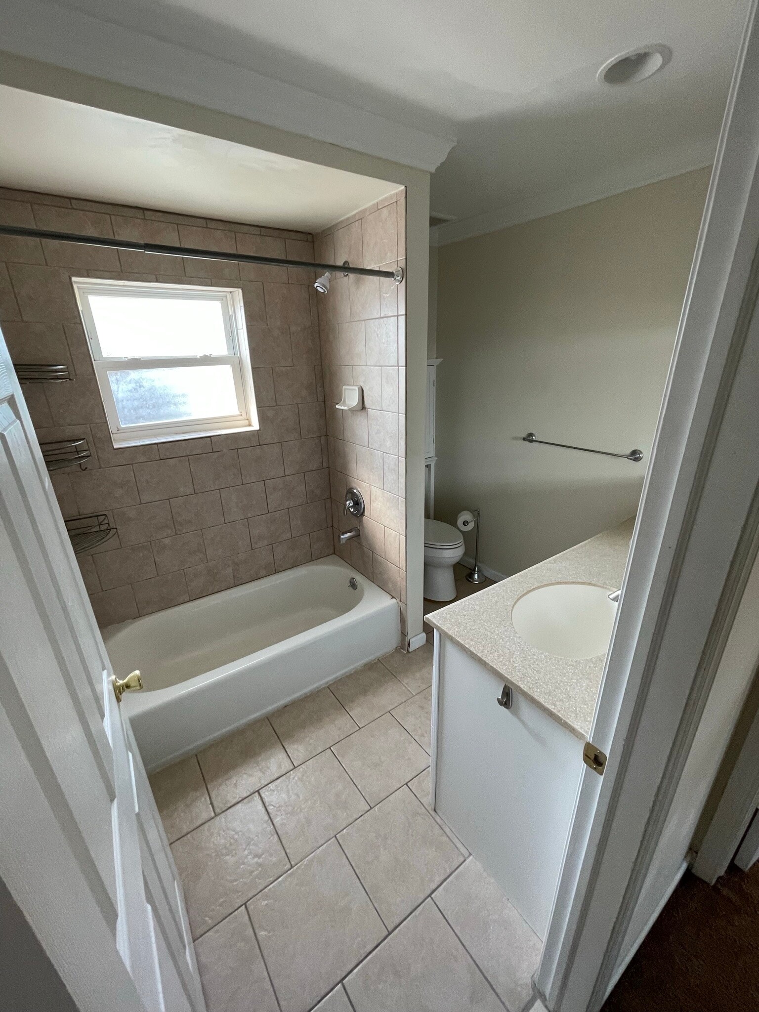 2nd Floor Bathroom - 825 Ardmore Ave