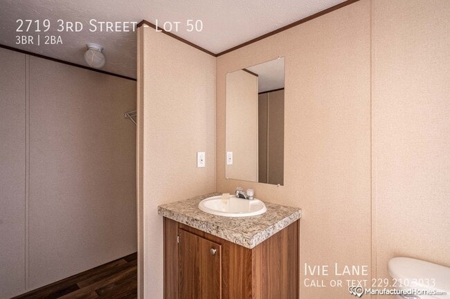 Building Photo - 2719 3rd St