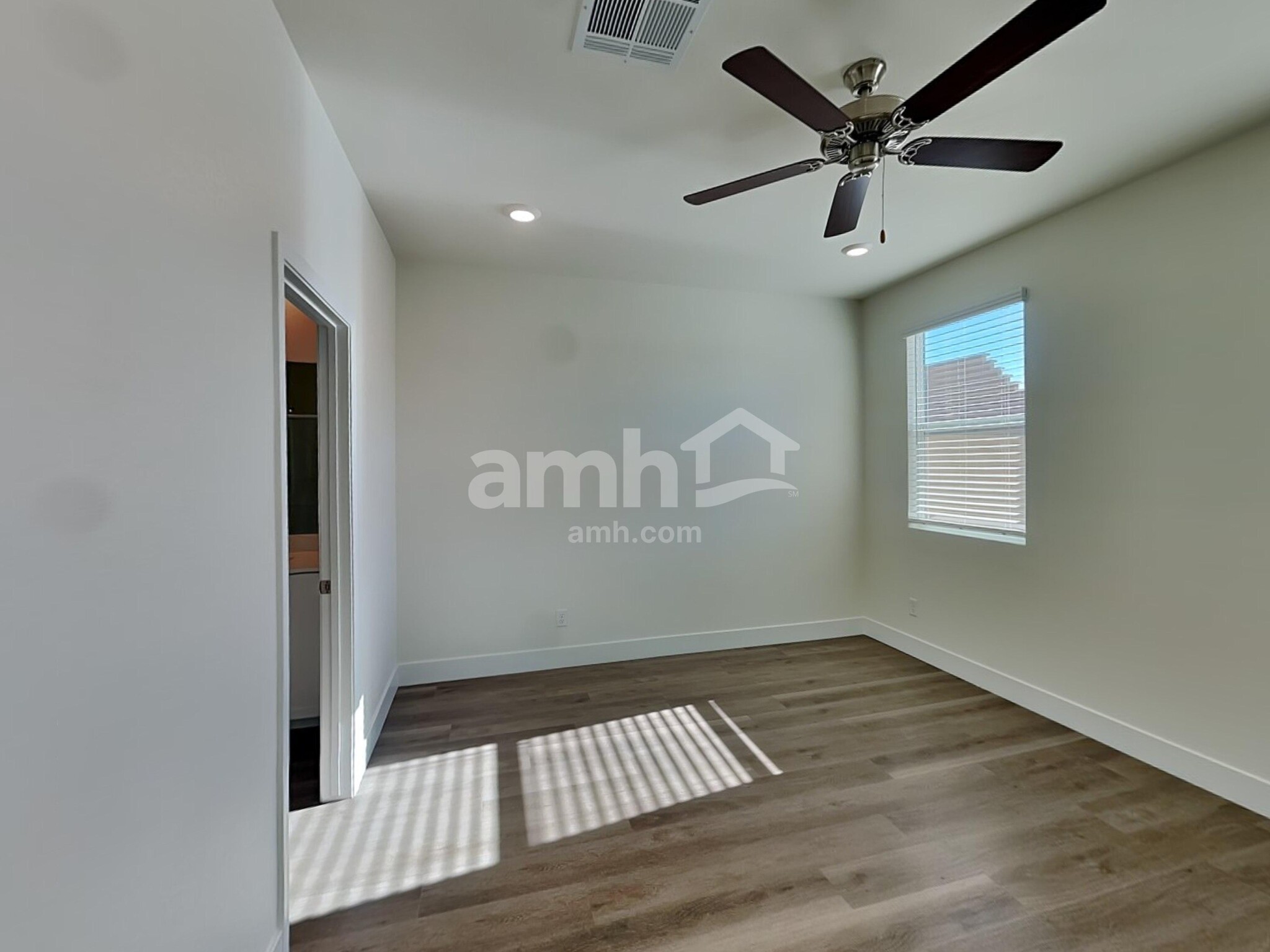 Building Photo - 850 English Primrose St