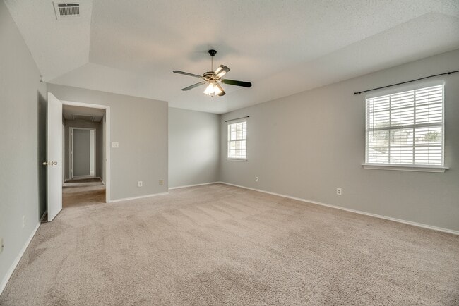 Building Photo - 4/2/2 in well established neighborhood