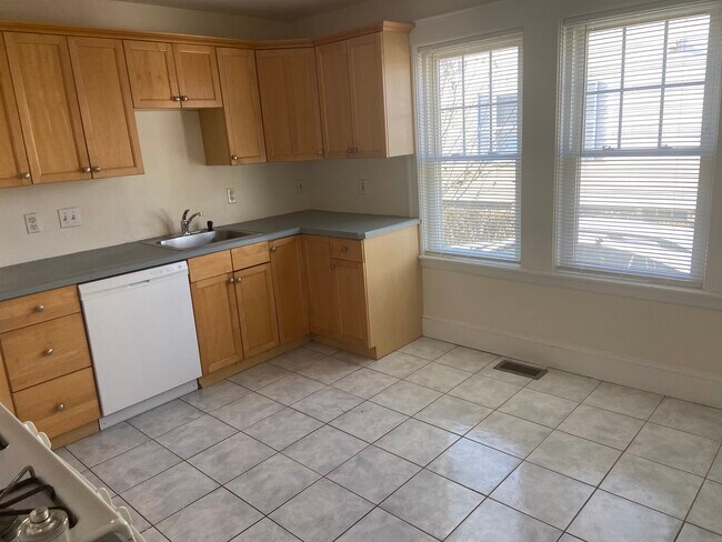 Building Photo - 4 Fairlawn Ave