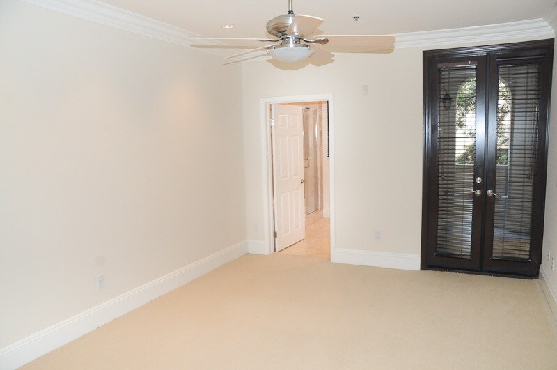 Building Photo - 10305 Almayo Ave