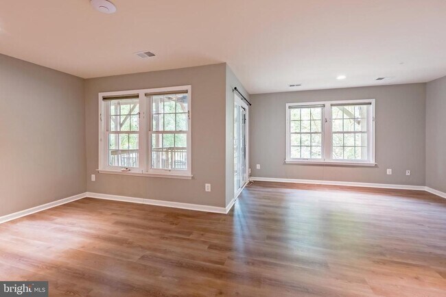 Building Photo - 3385 Beechcliff Dr