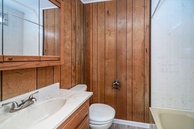Building Photo - 3 Bed 2 Bath South Columbia