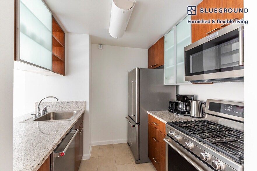 Building Photo - 535 W 23rd St