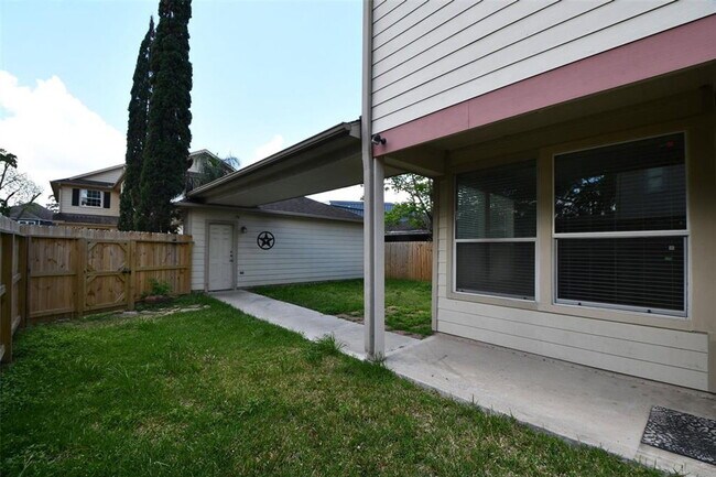Building Photo - 919 Fisher St