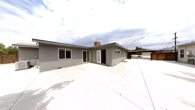 Building Photo - SDSU 6BD House – Walk to Campus, Prime Student Location