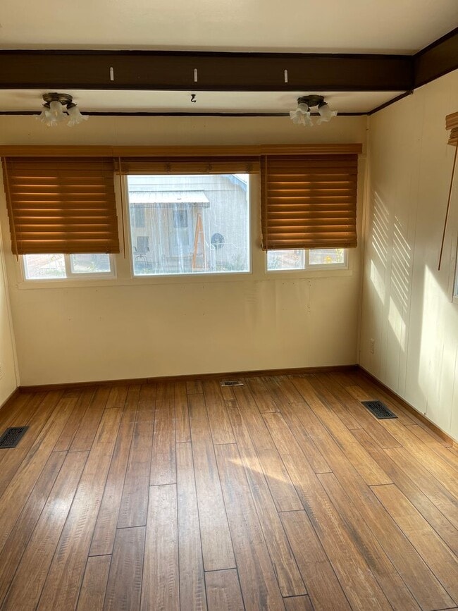 Building Photo - 1 Bedroom