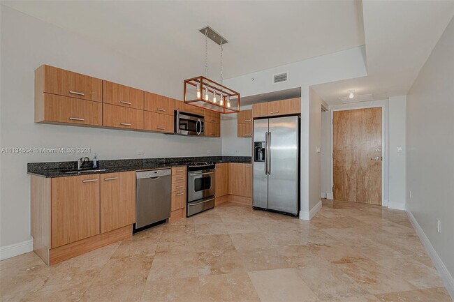 Building Photo - 350 S Miami Ave