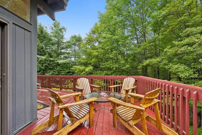 Building Photo - 2364 Willard Rd