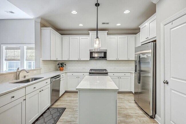 Building Photo - 4 Bedroom 3.5 Bath House in St. Johns Lake - Johns Island