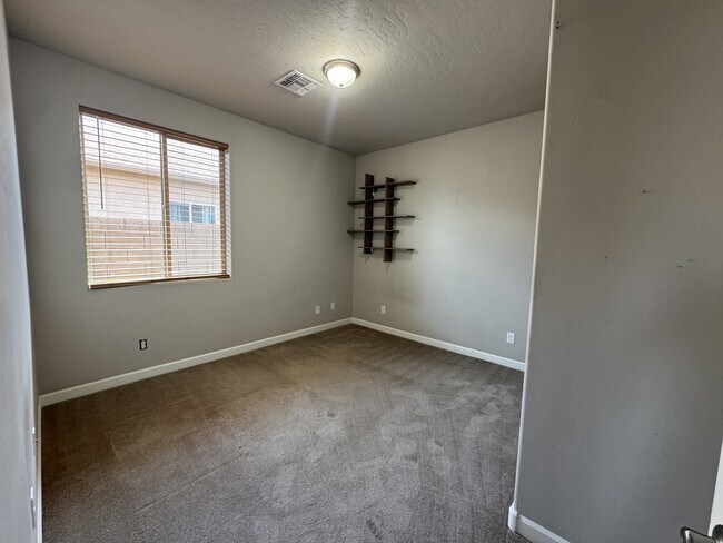 Building Photo - 343 Armitage Way
