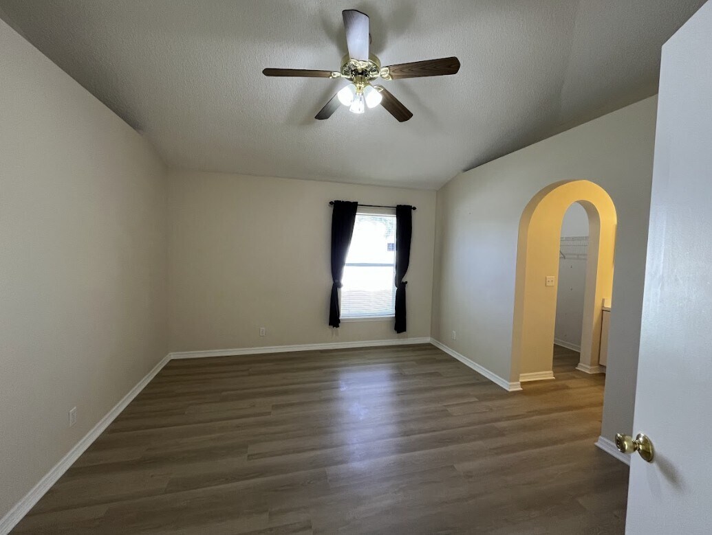 Building Photo - 11483 Kimberly Forest Dr