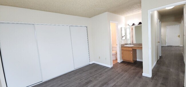 Building Photo - North Camino Alto - 255