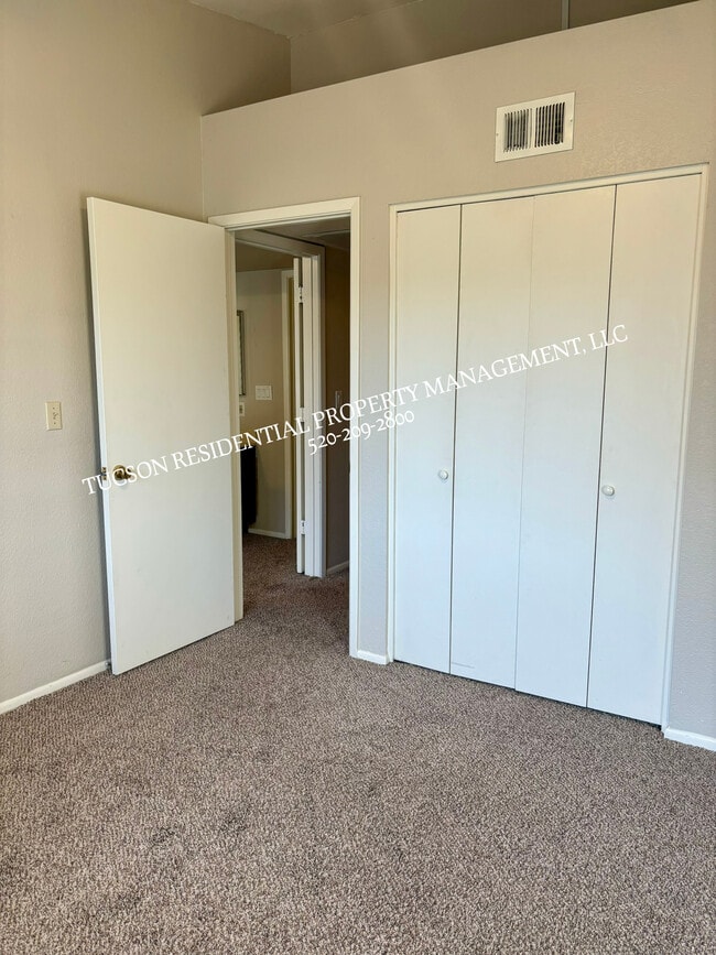 Building Photo - 2194 N Pantano Rd
