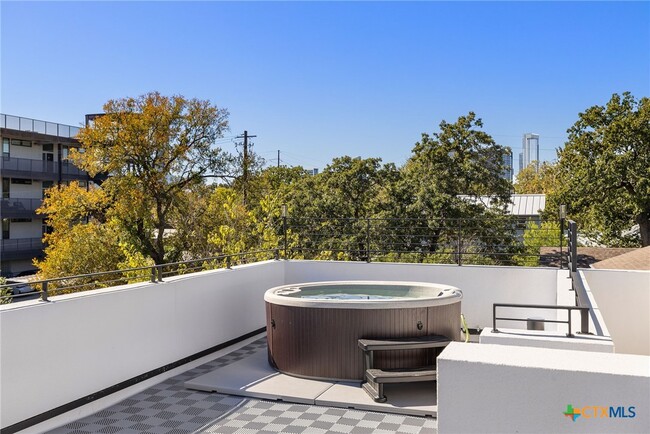 Building Photo - 1210 Angelina St