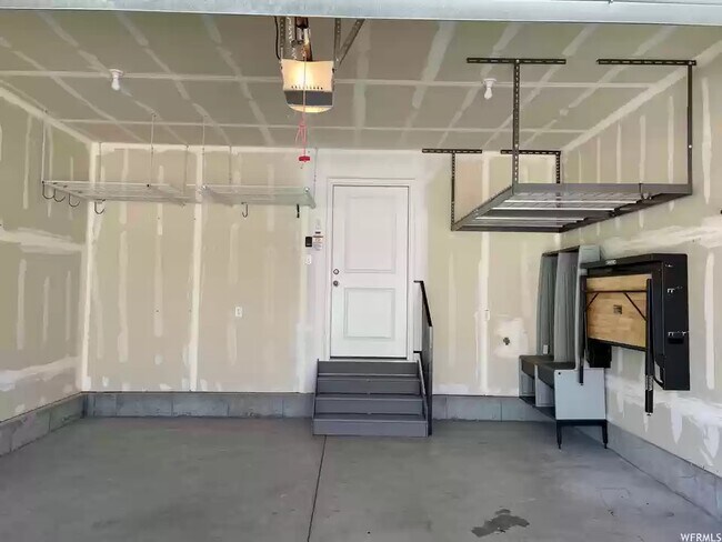 2 car garage - 14937 S Messi St