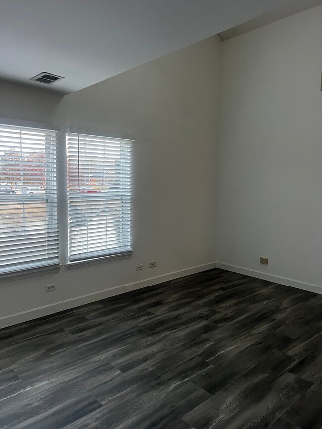 Building Photo - 640 Beaver Ct