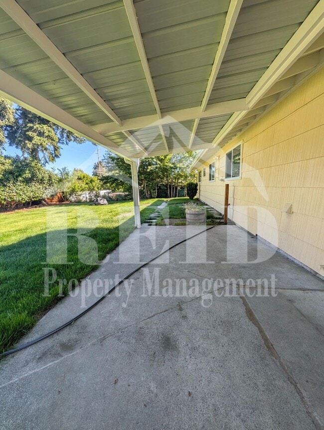Building Photo - Comfortable Single-Story Rambler in Central Kitsap