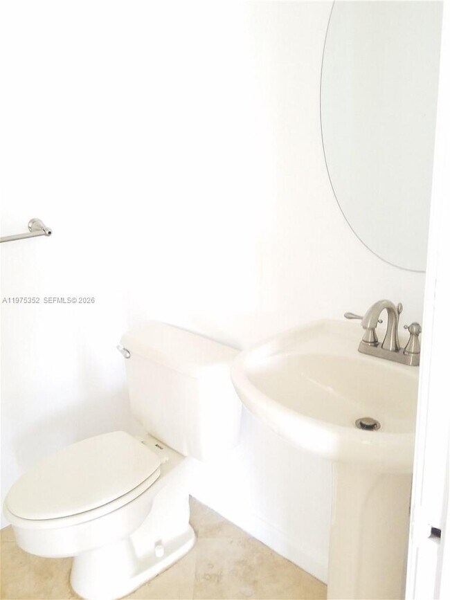 Building Photo - 2457 Collins Ave