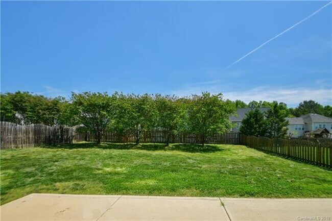 Building Photo - 4 BR/2.5BA  Community Pool | Fenced backyard!