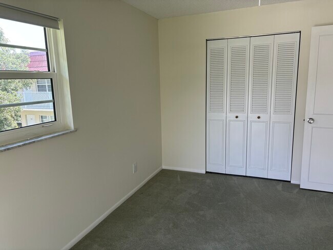 Building Photo - 31 Pine Arbor Ln